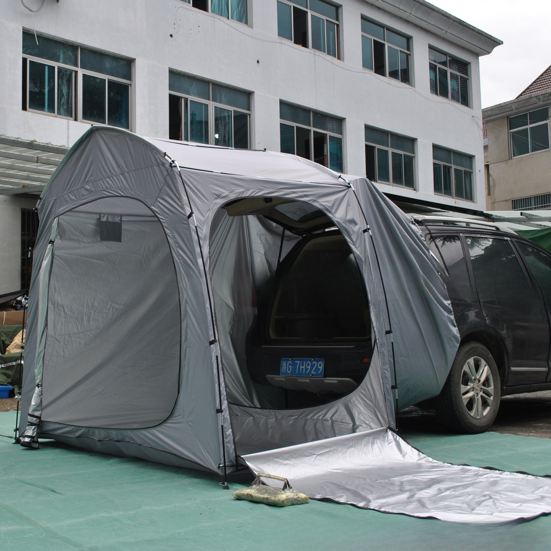 Easy to Store Full-Model Rear  - Emergency Mylar Tent 리뷰 및 가격