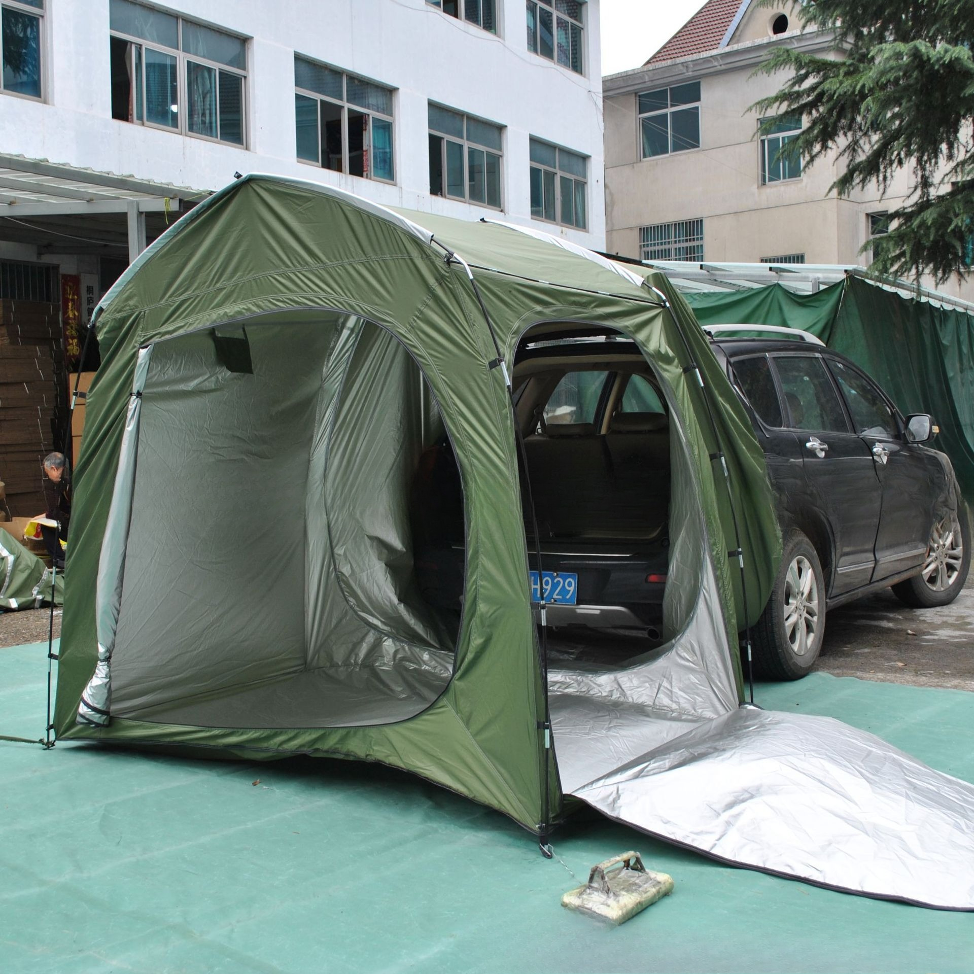 Easy to Store Full-Model Rear  - Emergency Mylar Tent 리뷰 및 가격